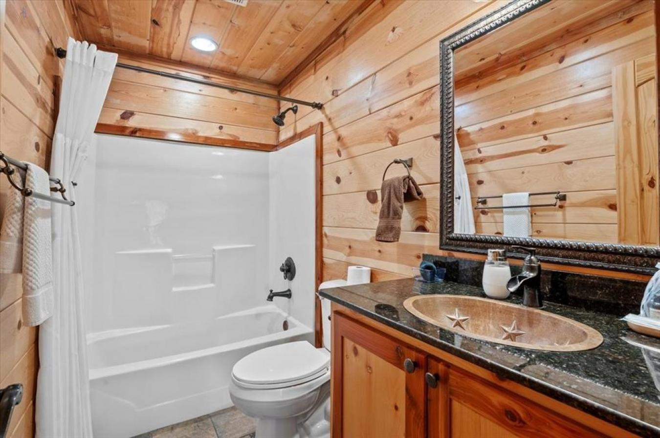 Broken Bow, MCCURTAIN, 74728, United States, 5 Bedrooms Bedrooms, ,5 BathroomsBathrooms,Residential,For Sale,1989983