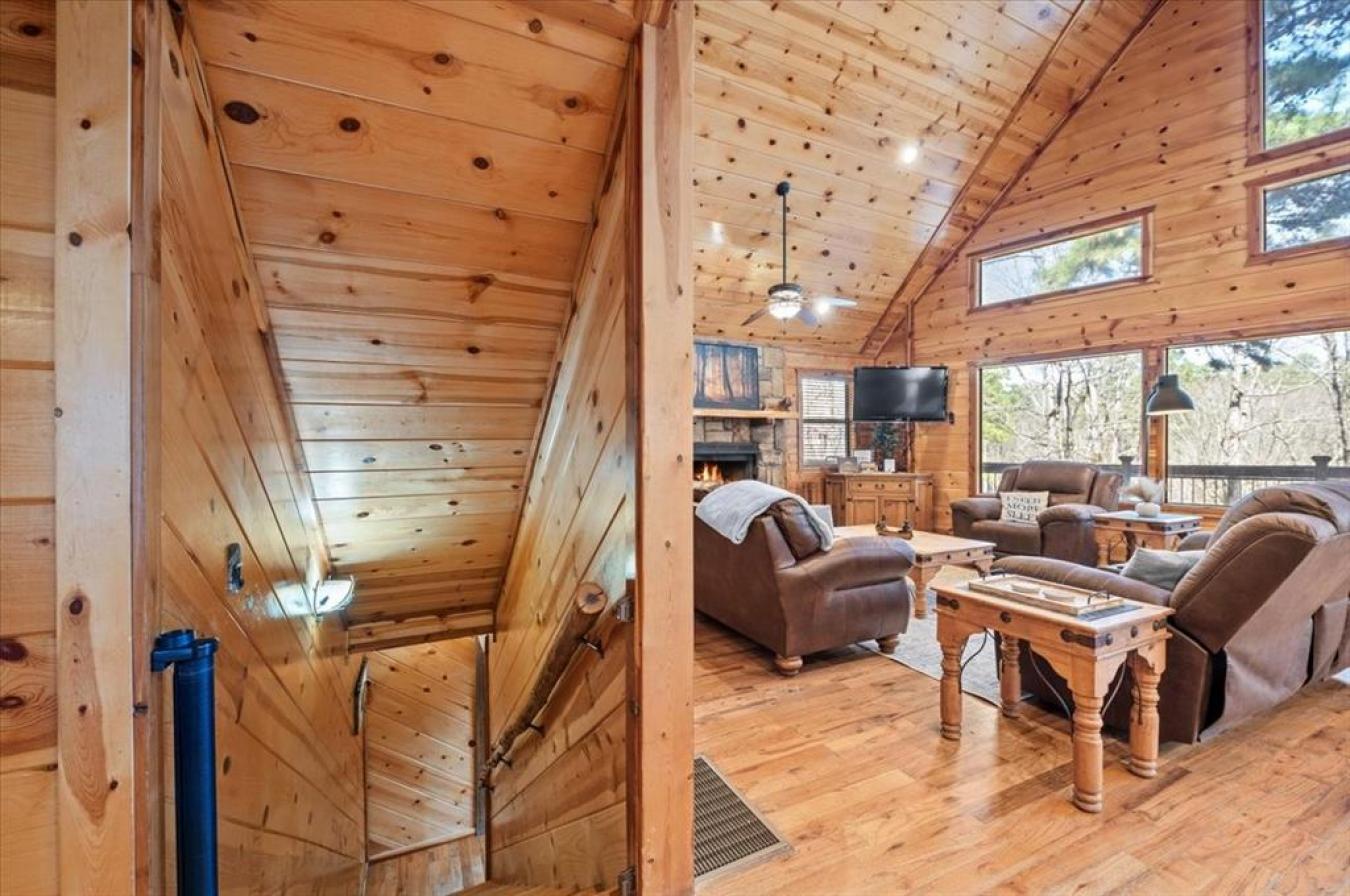 Broken Bow, MCCURTAIN, 74728, United States, 5 Bedrooms Bedrooms, ,5 BathroomsBathrooms,Residential,For Sale,1989983