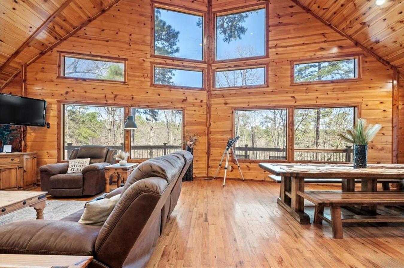 Broken Bow, MCCURTAIN, 74728, United States, 5 Bedrooms Bedrooms, ,5 BathroomsBathrooms,Residential,For Sale,1989983