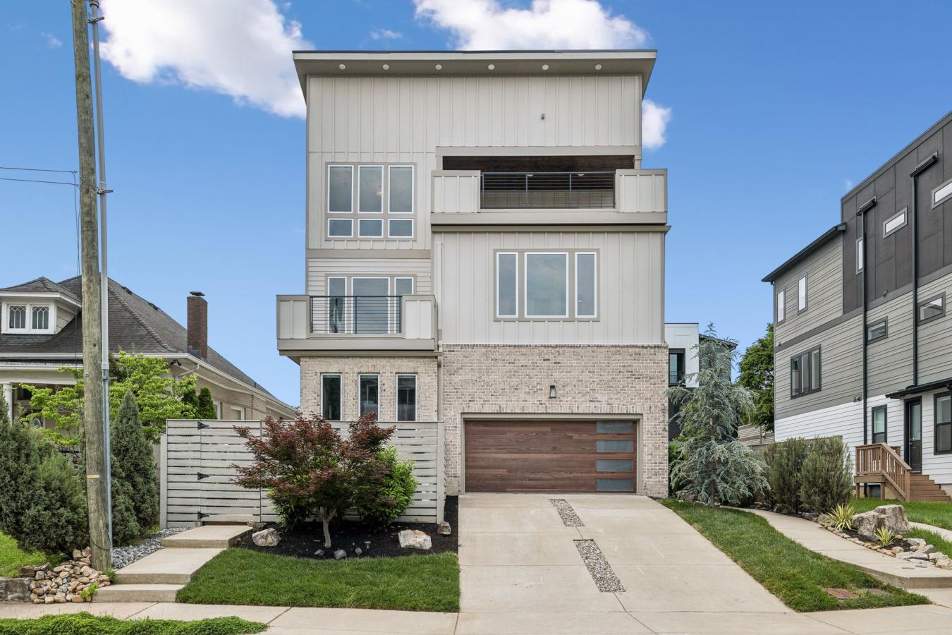 Nashville, Davidson, 37203, United States, 4 Bedrooms Bedrooms, ,3 BathroomsBathrooms,Residential,For Sale,1989981