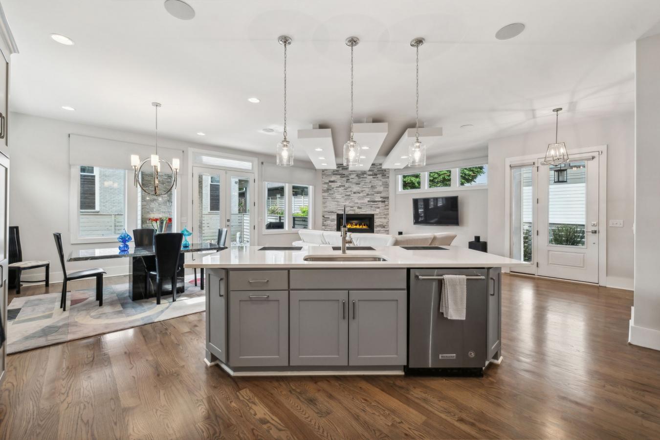 Nashville, Davidson, 37203, United States, 4 Bedrooms Bedrooms, ,3 BathroomsBathrooms,Residential,For Sale,1989981