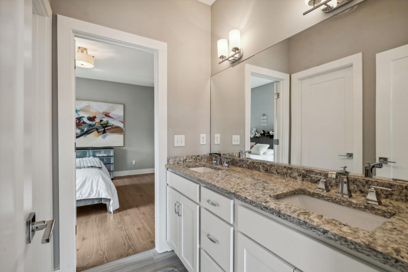 Nashville, Davidson, 37203, United States, 4 Bedrooms Bedrooms, ,3 BathroomsBathrooms,Residential,For Sale,1989981