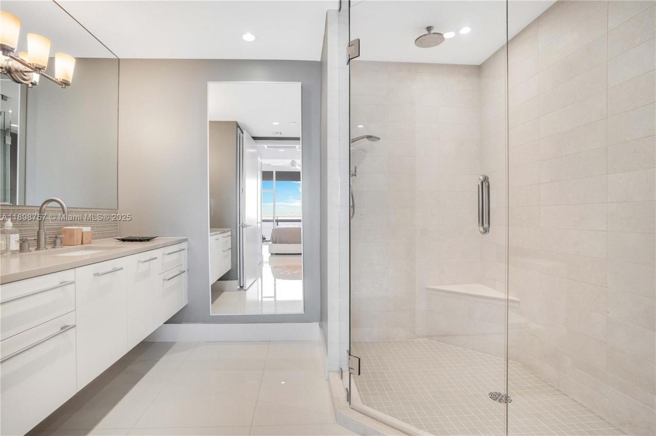 Miami Beach, Miami-Dade County, 33141, United States, 1 Bedroom Bedrooms, ,1 BathroomBathrooms,Residential,For Sale,1989982