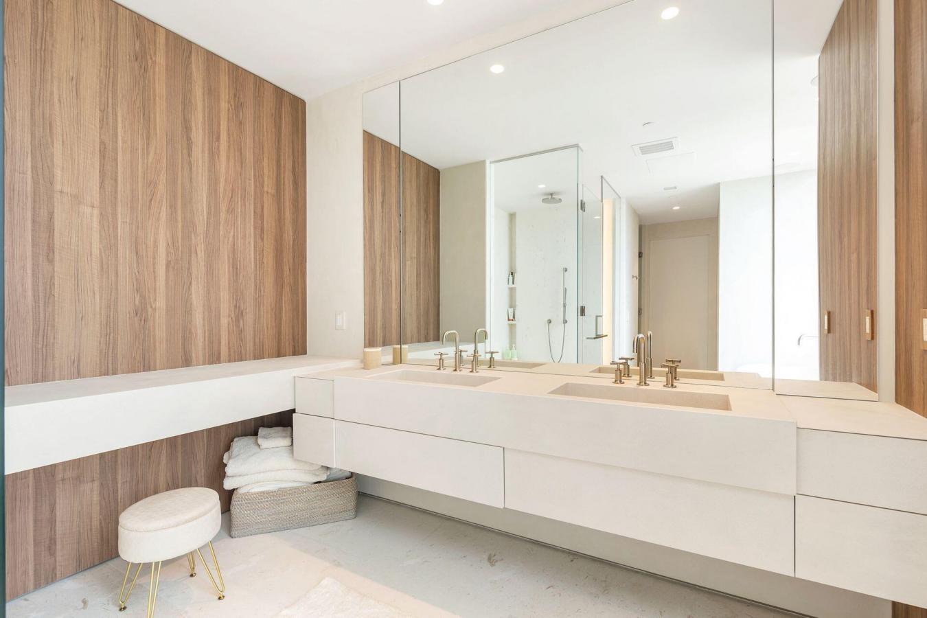 West Palm Beach, Florida, 33401, United States, 3 Bedrooms Bedrooms, ,3 BathroomsBathrooms,Residential,For Sale,1989970