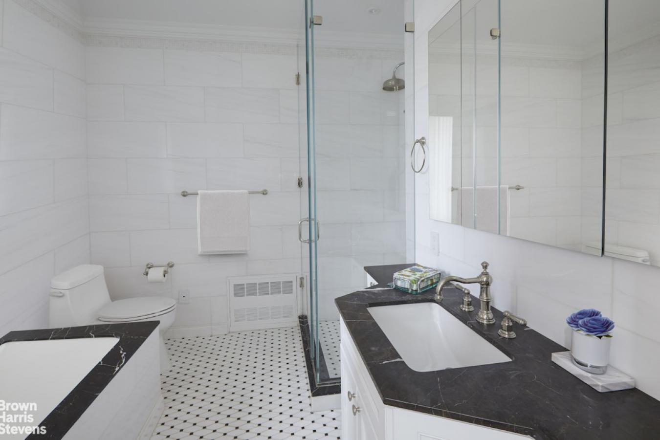 New York, New York, 10024, United States, 3 Bedrooms Bedrooms, ,3 BathroomsBathrooms,Residential,For Sale,1989968