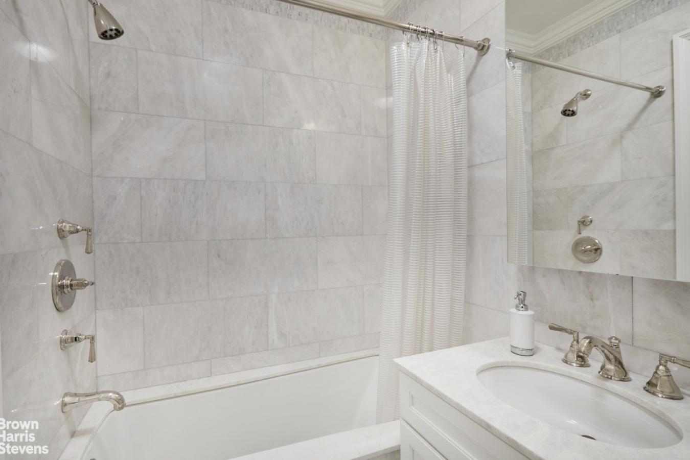 New York, New York, 10024, United States, 3 Bedrooms Bedrooms, ,3 BathroomsBathrooms,Residential,For Sale,1989968