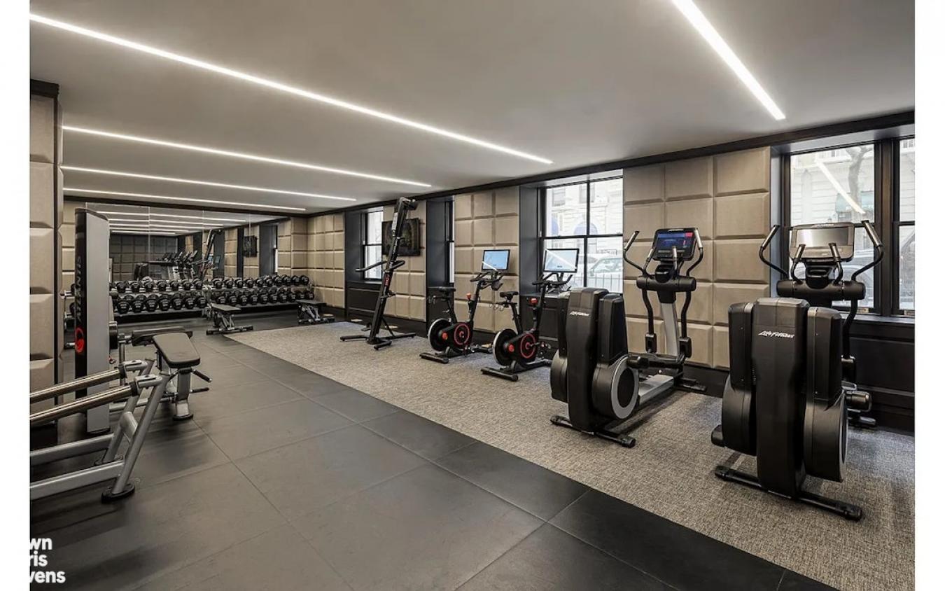 New York, New York, 10024, United States, 3 Bedrooms Bedrooms, ,3 BathroomsBathrooms,Residential,For Sale,1989968