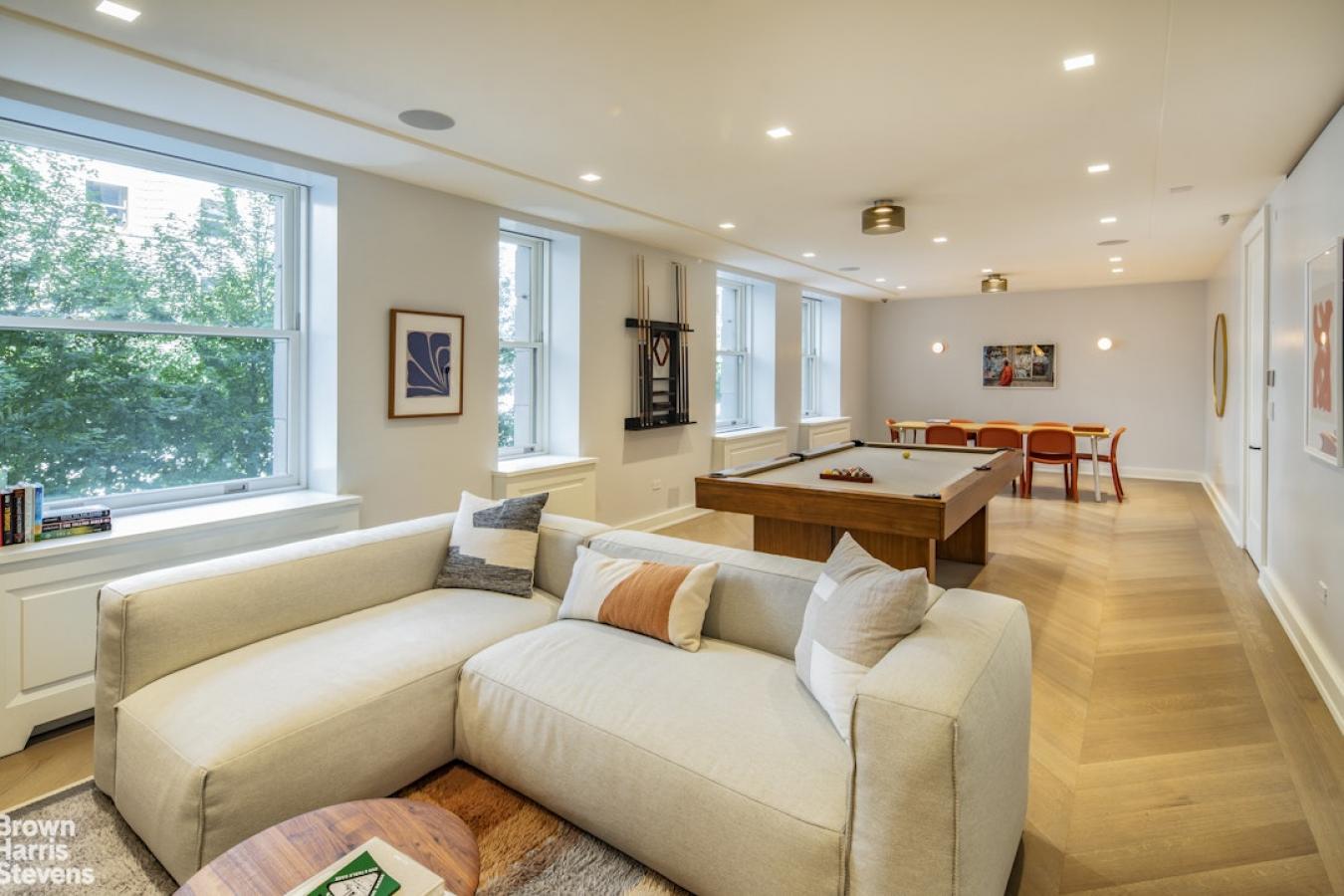 New York, New York, 10024, United States, 3 Bedrooms Bedrooms, ,3 BathroomsBathrooms,Residential,For Sale,1989968