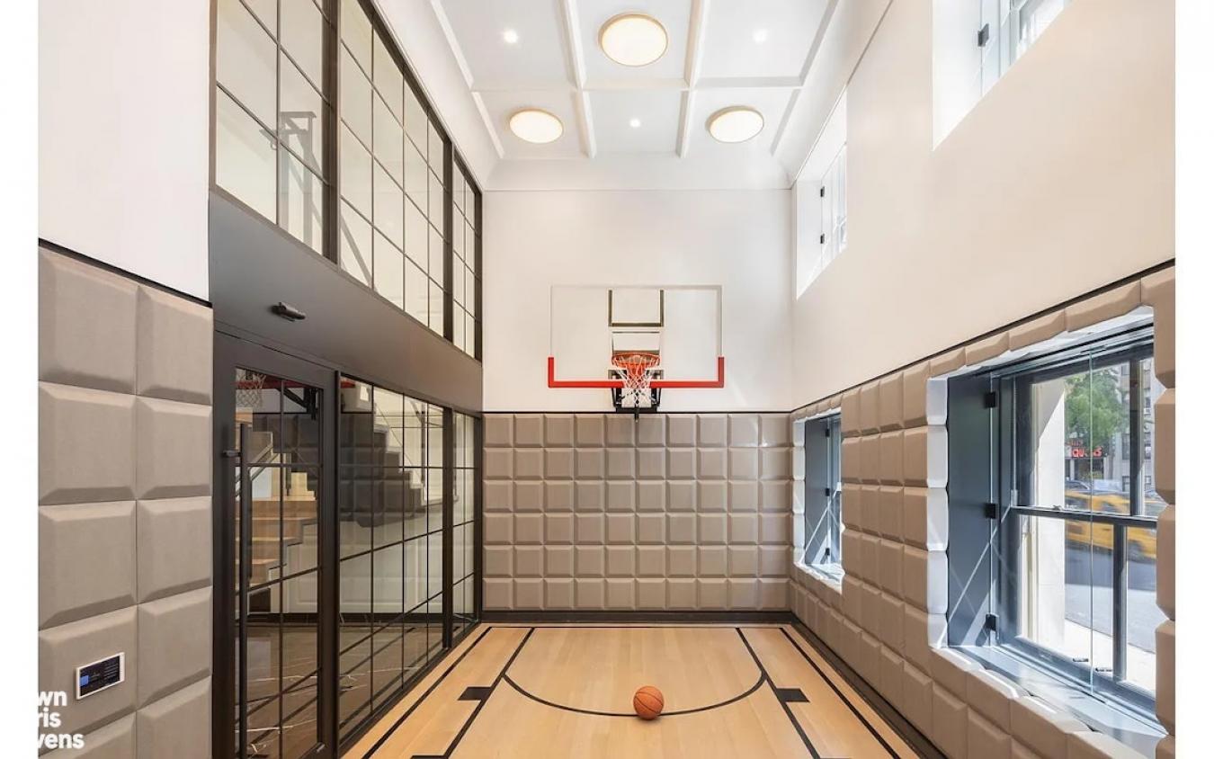 New York, New York, 10024, United States, 3 Bedrooms Bedrooms, ,3 BathroomsBathrooms,Residential,For Sale,1989968