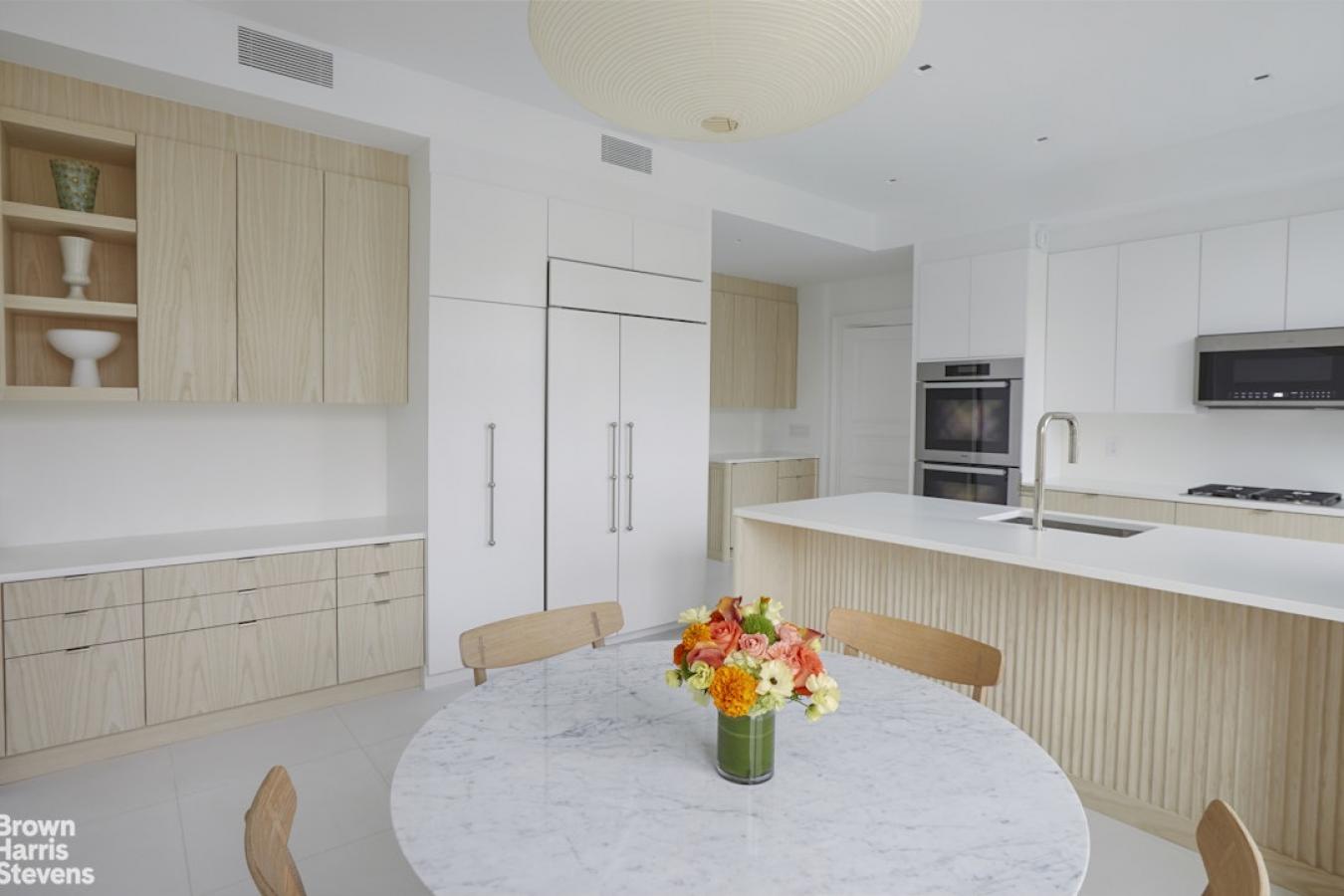 New York, New York, 10024, United States, 3 Bedrooms Bedrooms, ,3 BathroomsBathrooms,Residential,For Sale,1989968