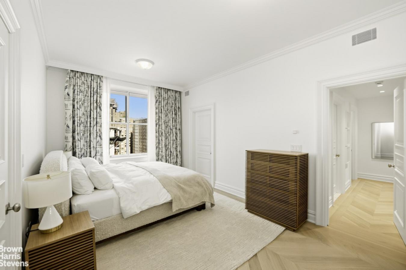 New York, New York, 10024, United States, 3 Bedrooms Bedrooms, ,3 BathroomsBathrooms,Residential,For Sale,1989968