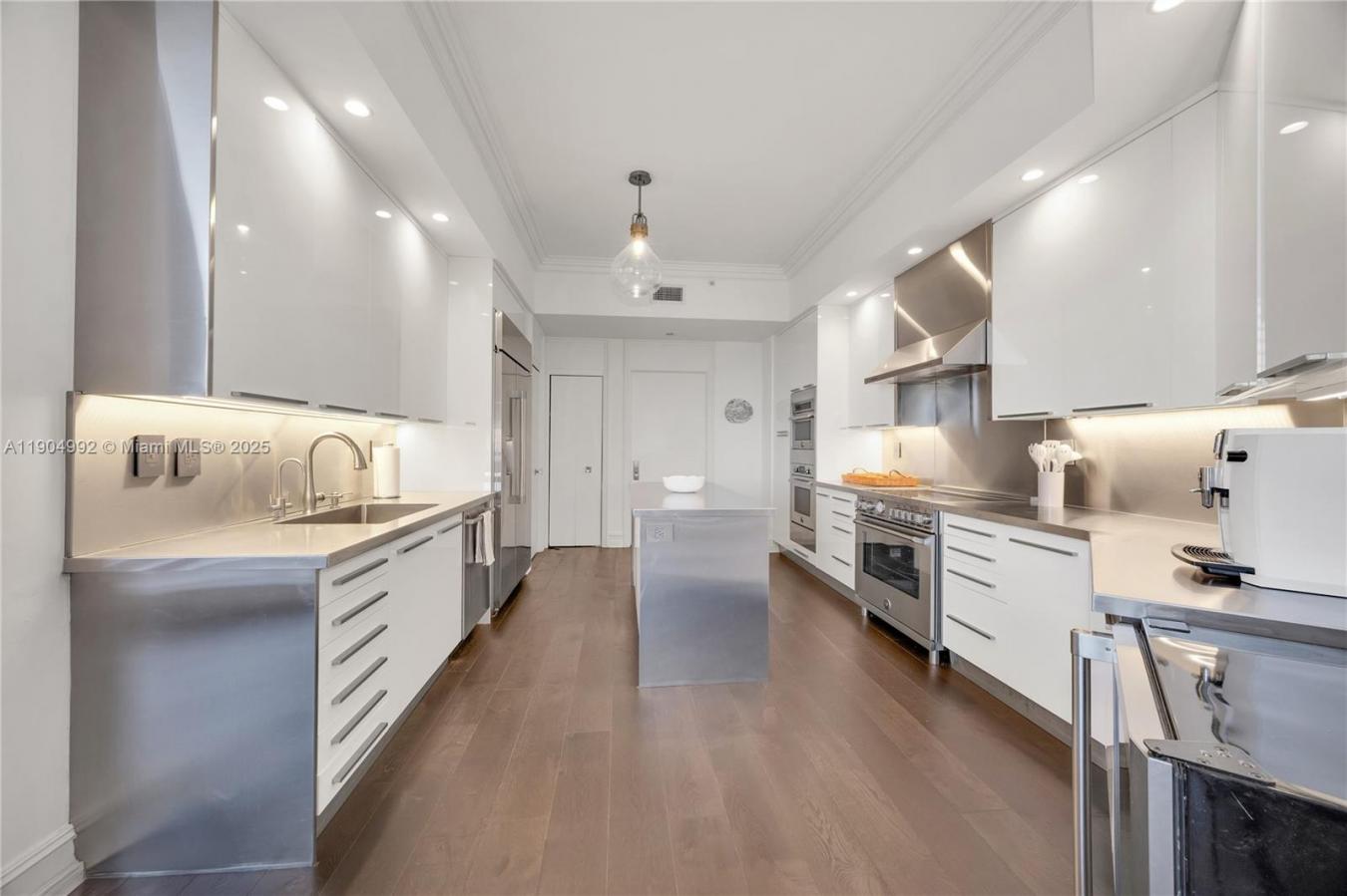 Coral Gables, Florida, 33133, United States, 3 Bedrooms Bedrooms, ,3 BathroomsBathrooms,Residential,For Sale,1989971