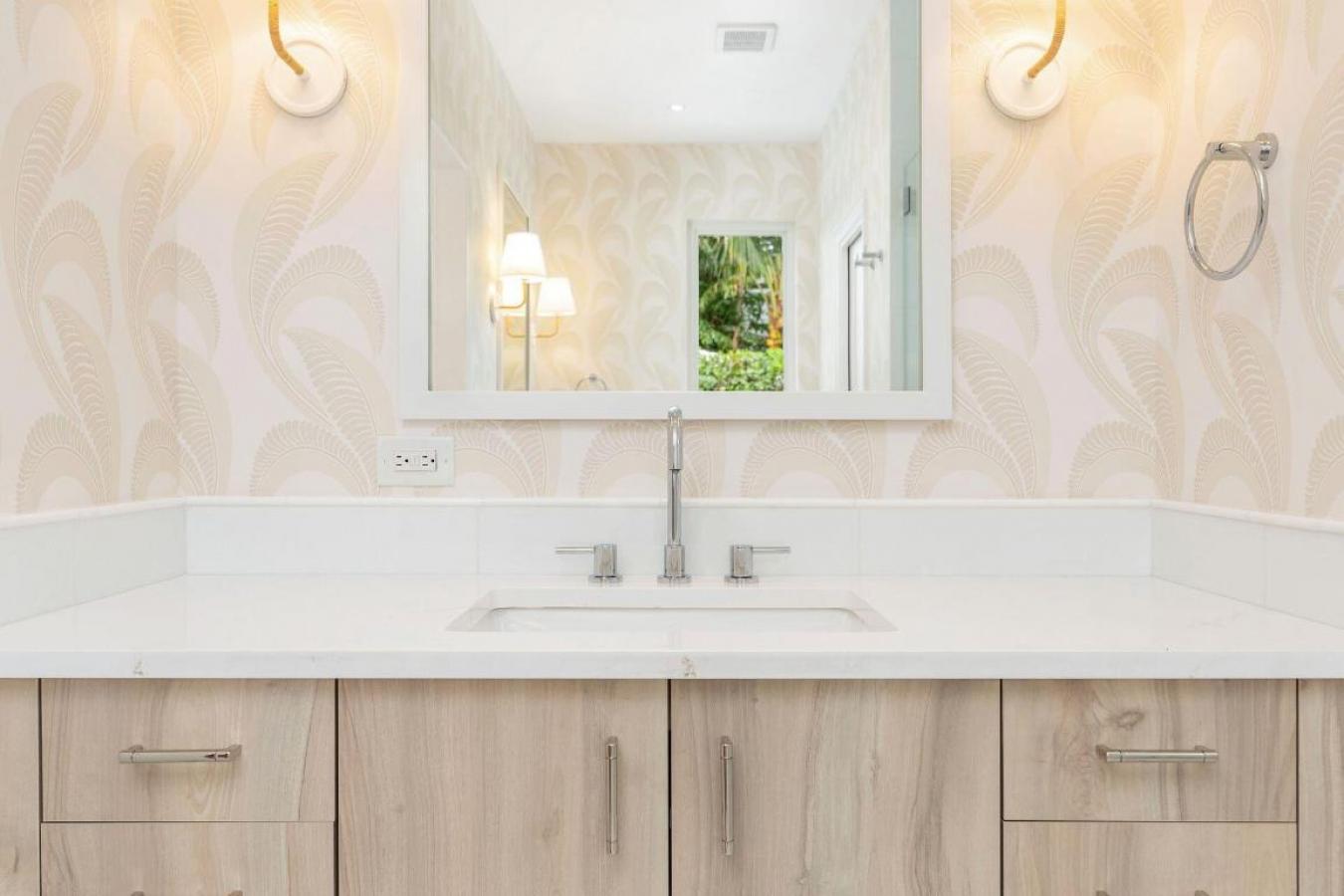 West Palm Beach, Florida, 33405, United States, 3 Bedrooms Bedrooms, ,2 BathroomsBathrooms,Residential,For Sale,1989965