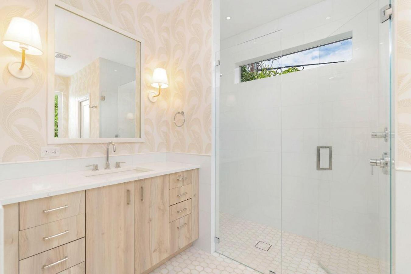 West Palm Beach, Florida, 33405, United States, 3 Bedrooms Bedrooms, ,2 BathroomsBathrooms,Residential,For Sale,1989965