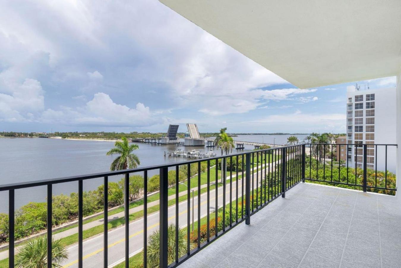 West Palm Beach, Florida, 33405, United States, 3 Bedrooms Bedrooms, ,2 BathroomsBathrooms,Residential,For Sale,1989963