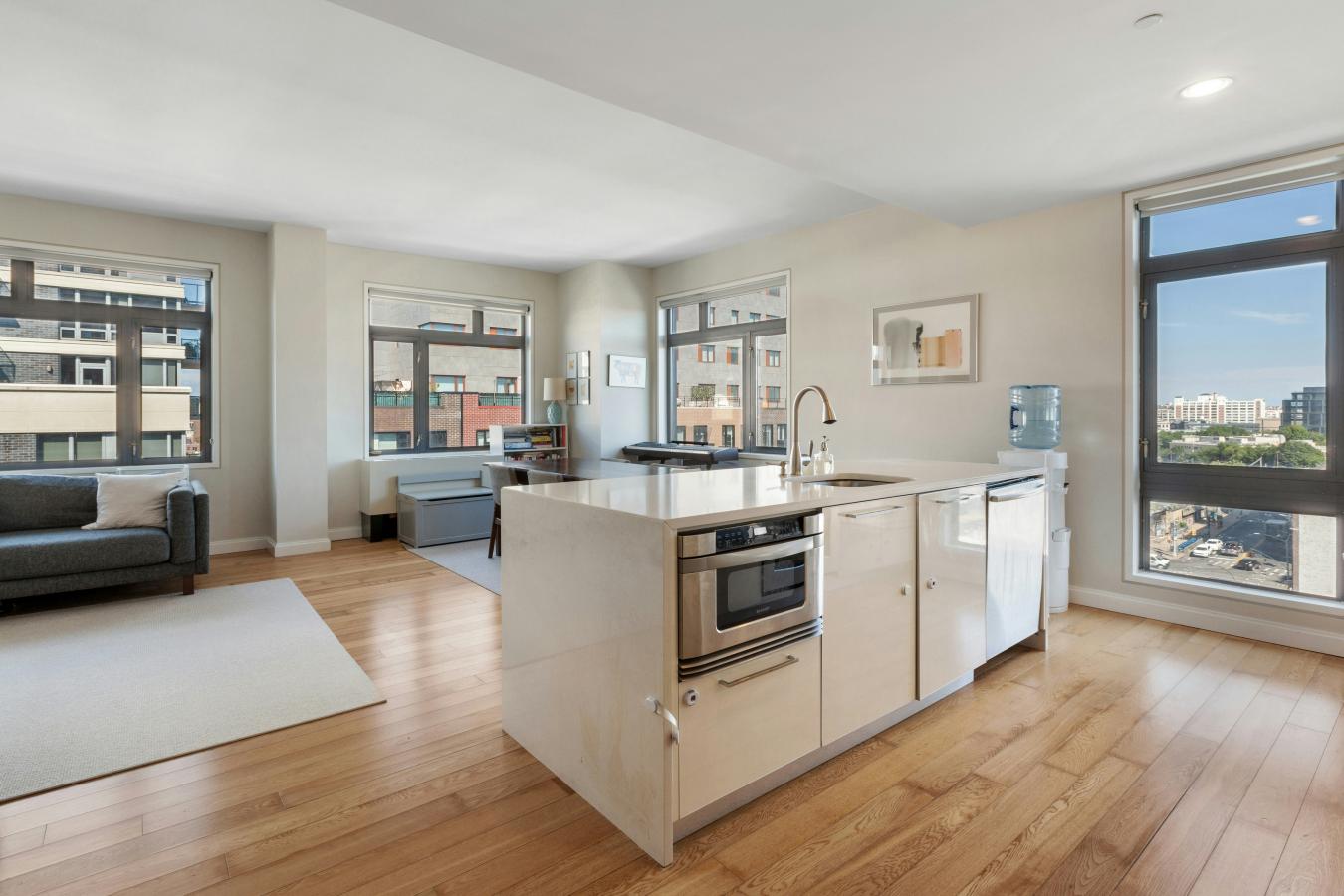 Long Island City, New York, 11101, United States, 2 Bedrooms Bedrooms, ,2 BathroomsBathrooms,Residential,For Sale,1989962