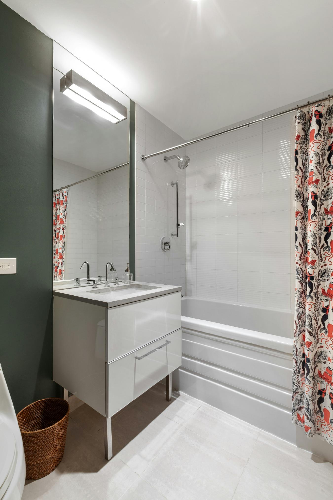 Long Island City, New York, 11101, United States, 2 Bedrooms Bedrooms, ,2 BathroomsBathrooms,Residential,For Sale,1989962