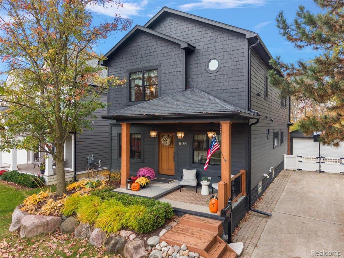 Royal Oak, Oakland, 48073, United States, 4 Bedrooms Bedrooms, ,3 BathroomsBathrooms,Residential,For Sale,1990265