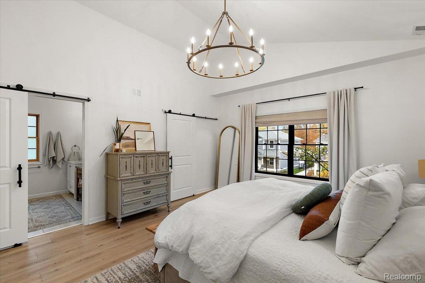 Royal Oak, Oakland, 48073, United States, 4 Bedrooms Bedrooms, ,3 BathroomsBathrooms,Residential,For Sale,1990265