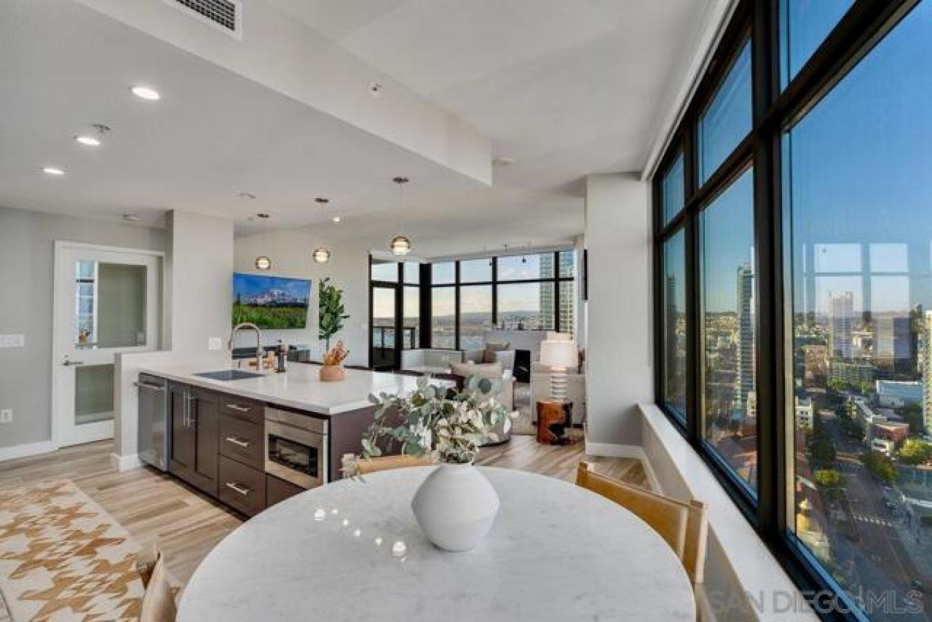 San Diego, San Diego, 92101, United States, 2 Bedrooms Bedrooms, ,2 BathroomsBathrooms,Residential,For Sale,1990263