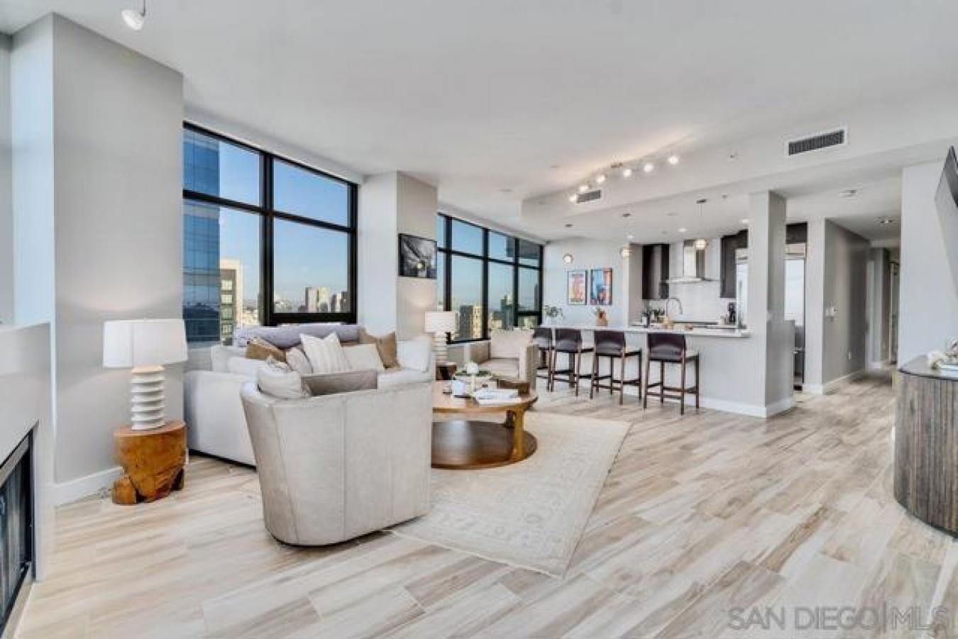 San Diego, San Diego, 92101, United States, 2 Bedrooms Bedrooms, ,2 BathroomsBathrooms,Residential,For Sale,1990263