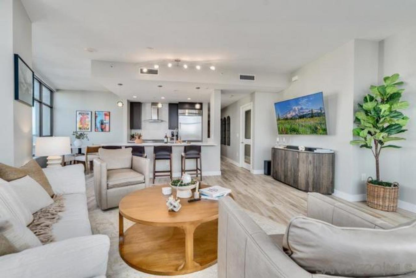 San Diego, San Diego, 92101, United States, 2 Bedrooms Bedrooms, ,2 BathroomsBathrooms,Residential,For Sale,1990263