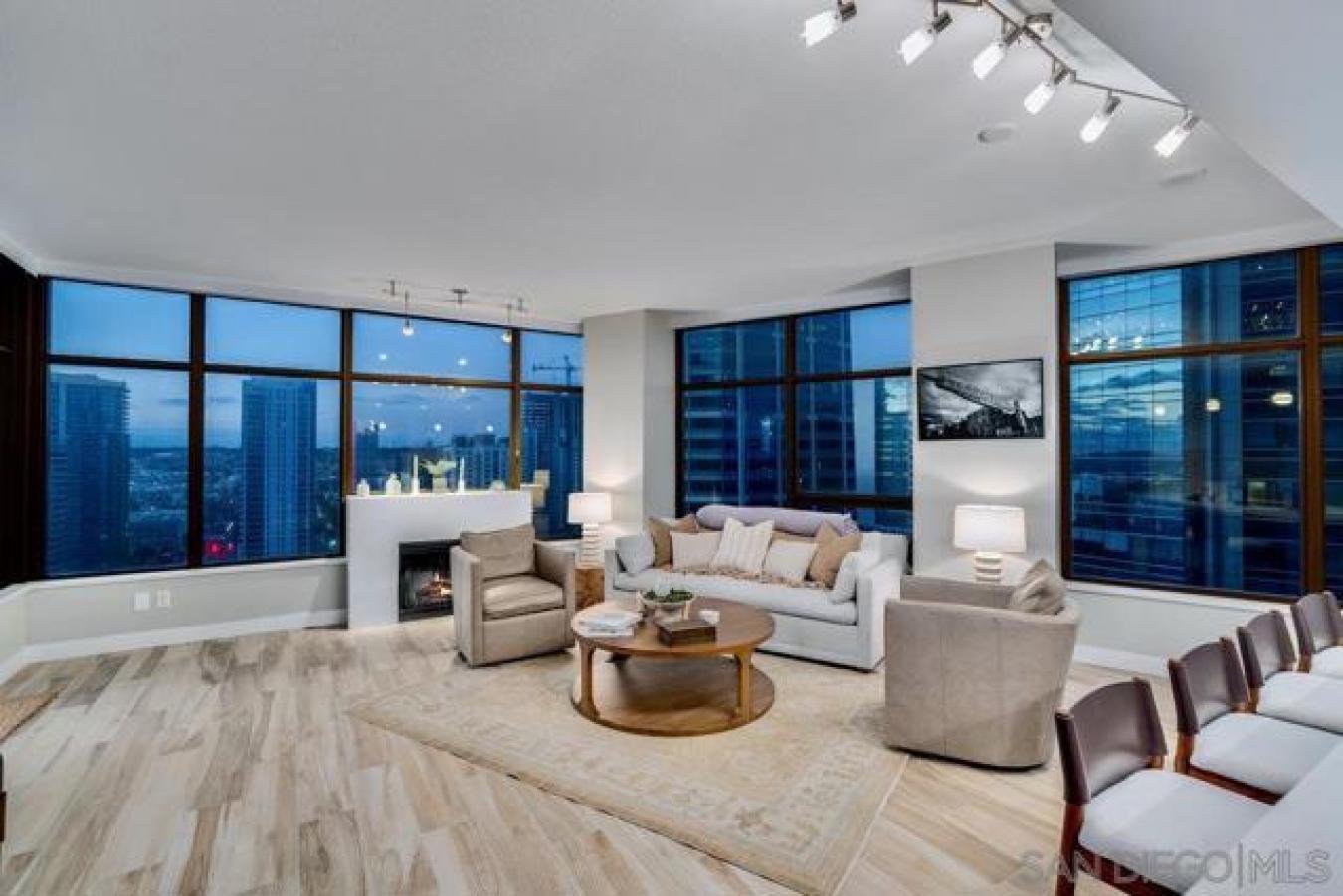 San Diego, San Diego, 92101, United States, 2 Bedrooms Bedrooms, ,2 BathroomsBathrooms,Residential,For Sale,1990263