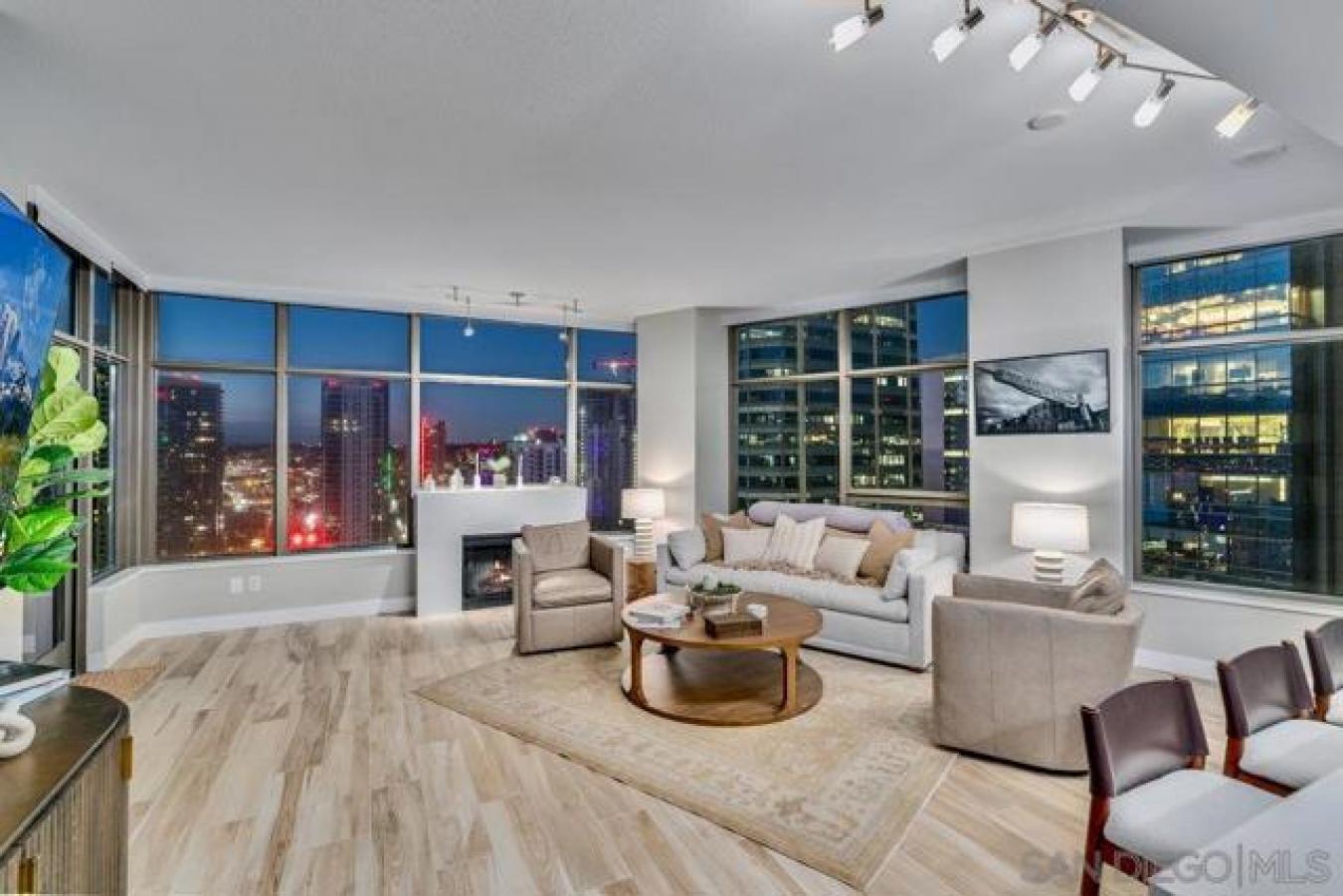 San Diego, San Diego, 92101, United States, 2 Bedrooms Bedrooms, ,2 BathroomsBathrooms,Residential,For Sale,1990263