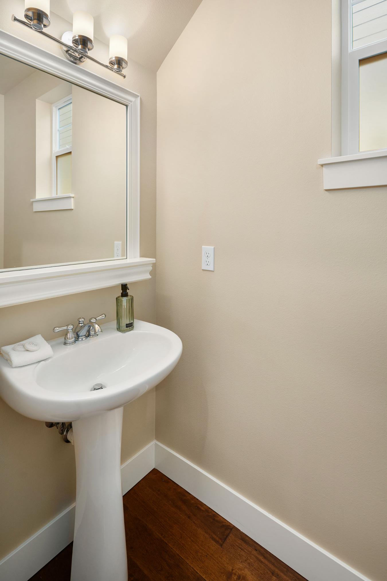 Bothell, Washington, 98021, United States, 2 Bedrooms Bedrooms, ,Residential,For Sale,1990262