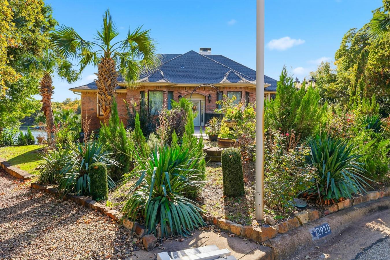 Arlington, Tarrant, 76013, United States, 4 Bedrooms Bedrooms, ,3 BathroomsBathrooms,Residential,For Sale,1997861