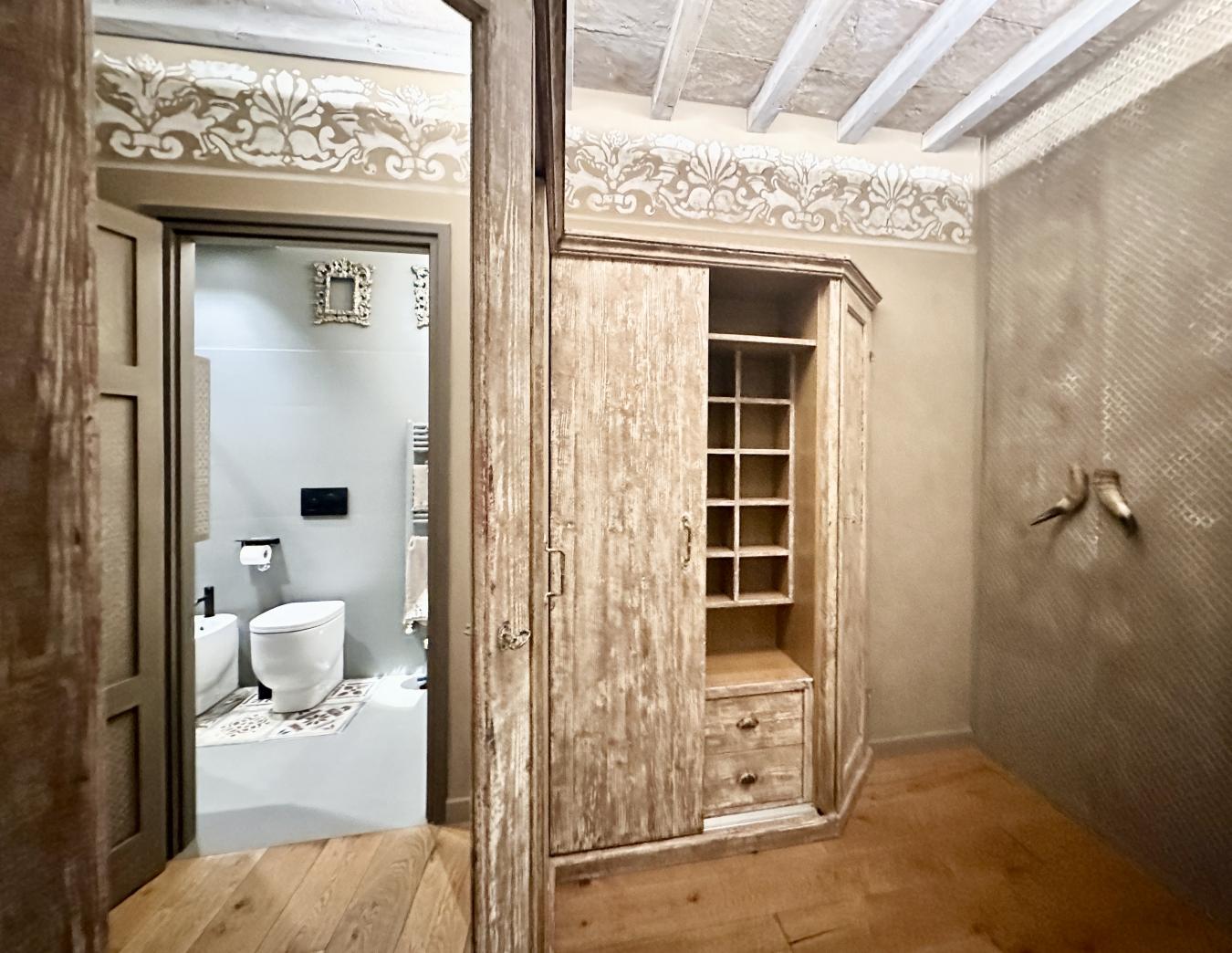 Florence, FI, Italy, 1 Bedroom Bedrooms, ,1 BathroomBathrooms,Residential,For Sale,1990258