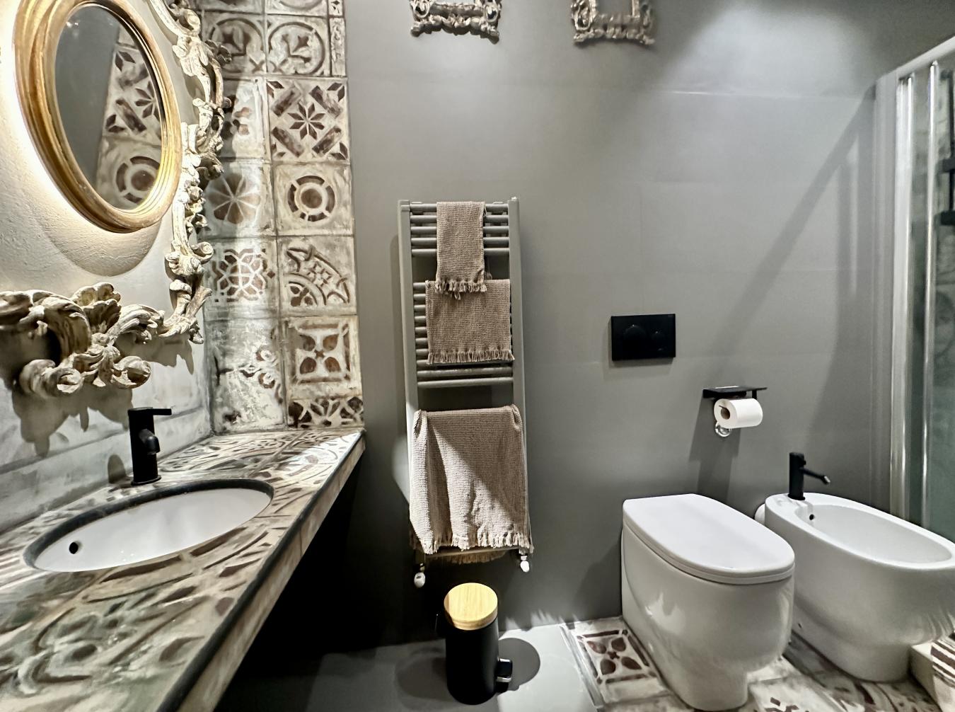 Florence, FI, Italy, 1 Bedroom Bedrooms, ,1 BathroomBathrooms,Residential,For Sale,1990258