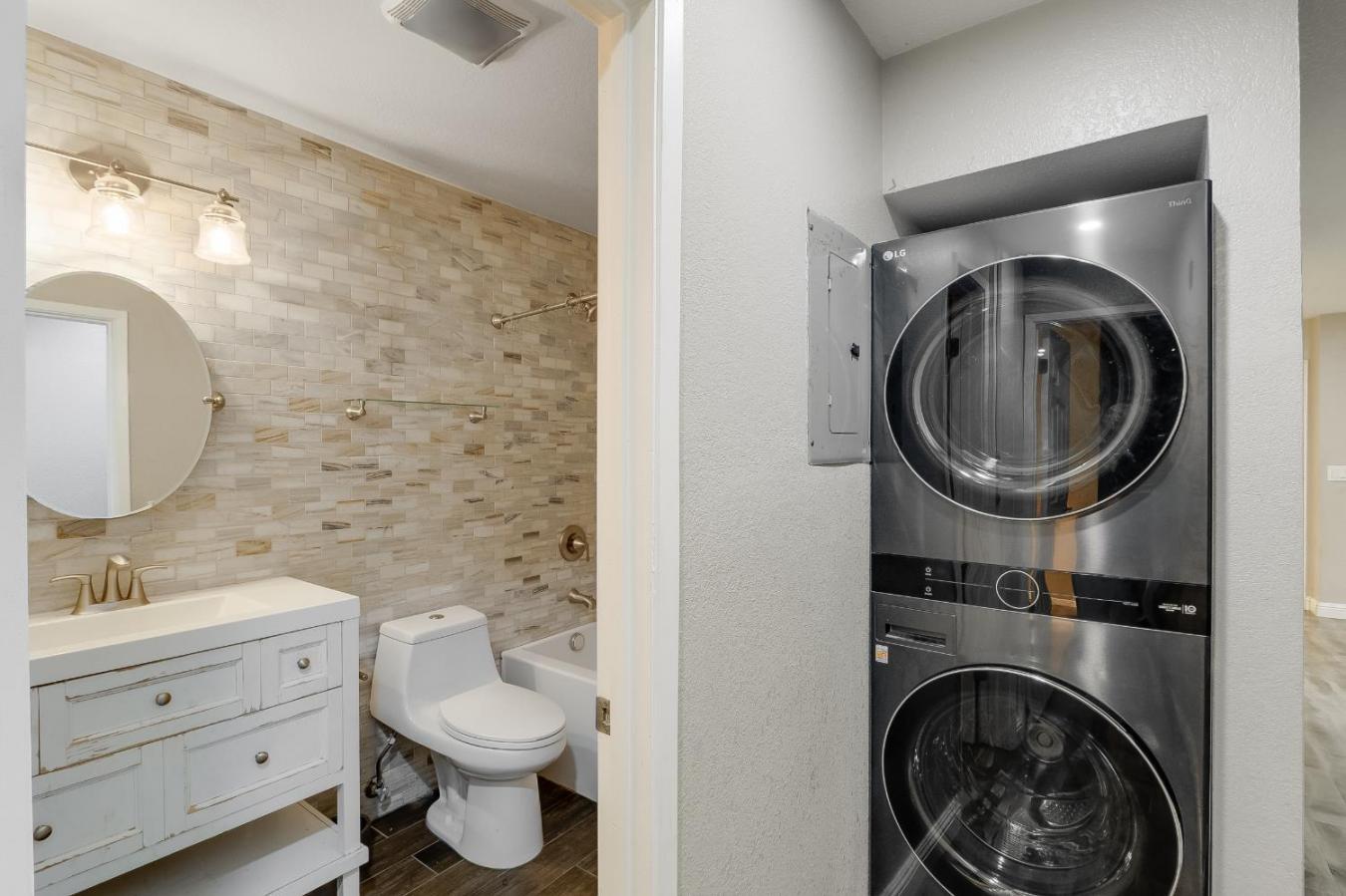 Union City, Alameda, 94587, United States, 2 Bedrooms Bedrooms, ,2 BathroomsBathrooms,Residential,For Sale,1990257