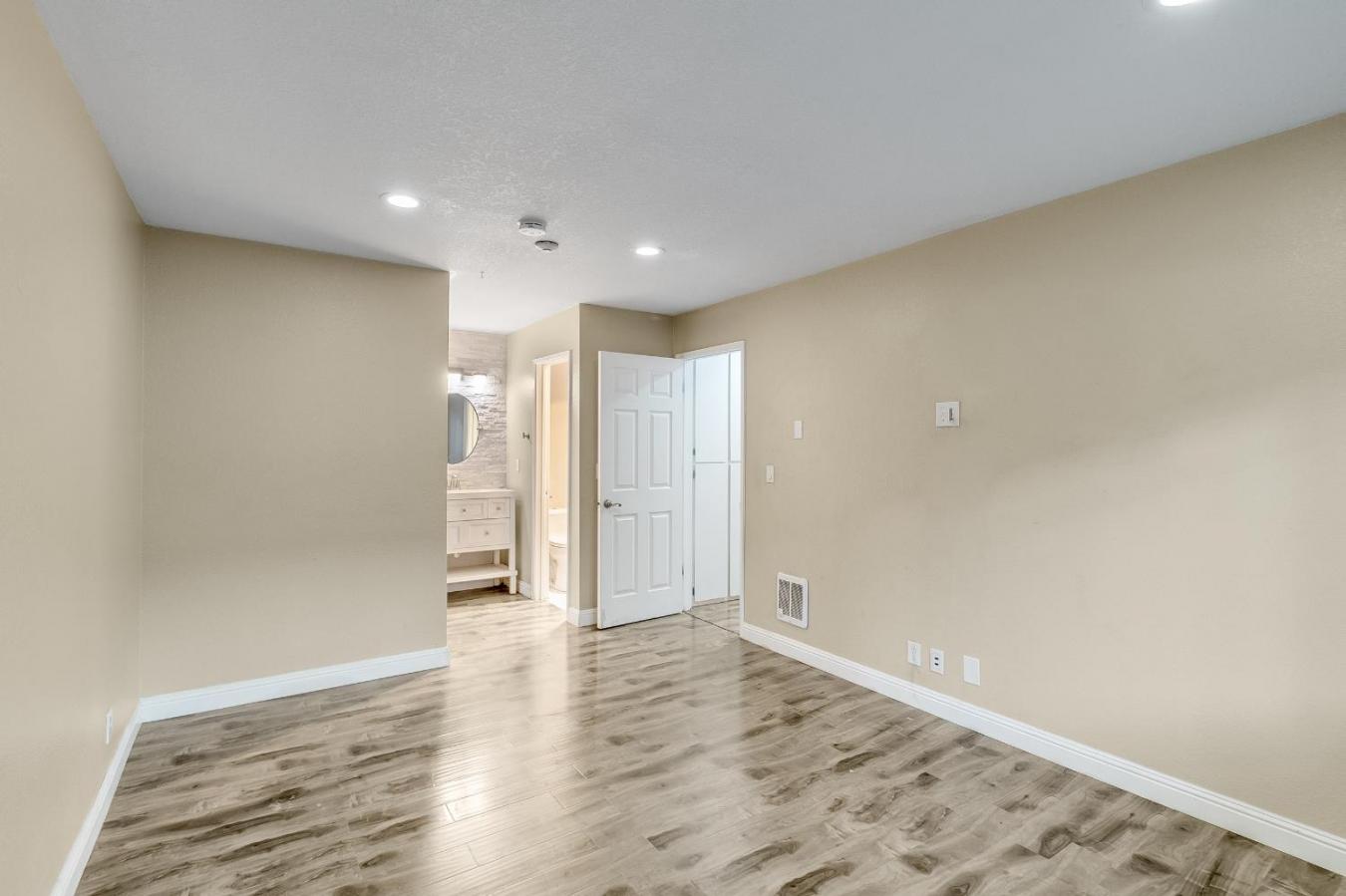 Union City, Alameda, 94587, United States, 2 Bedrooms Bedrooms, ,2 BathroomsBathrooms,Residential,For Sale,1990257