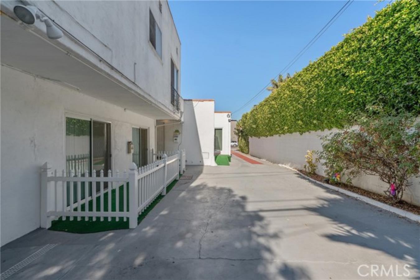 Los Angeles, Los Angeles, 90064, United States, 5 Bedrooms Bedrooms, ,4 BathroomsBathrooms,Residential,For Sale,1990543