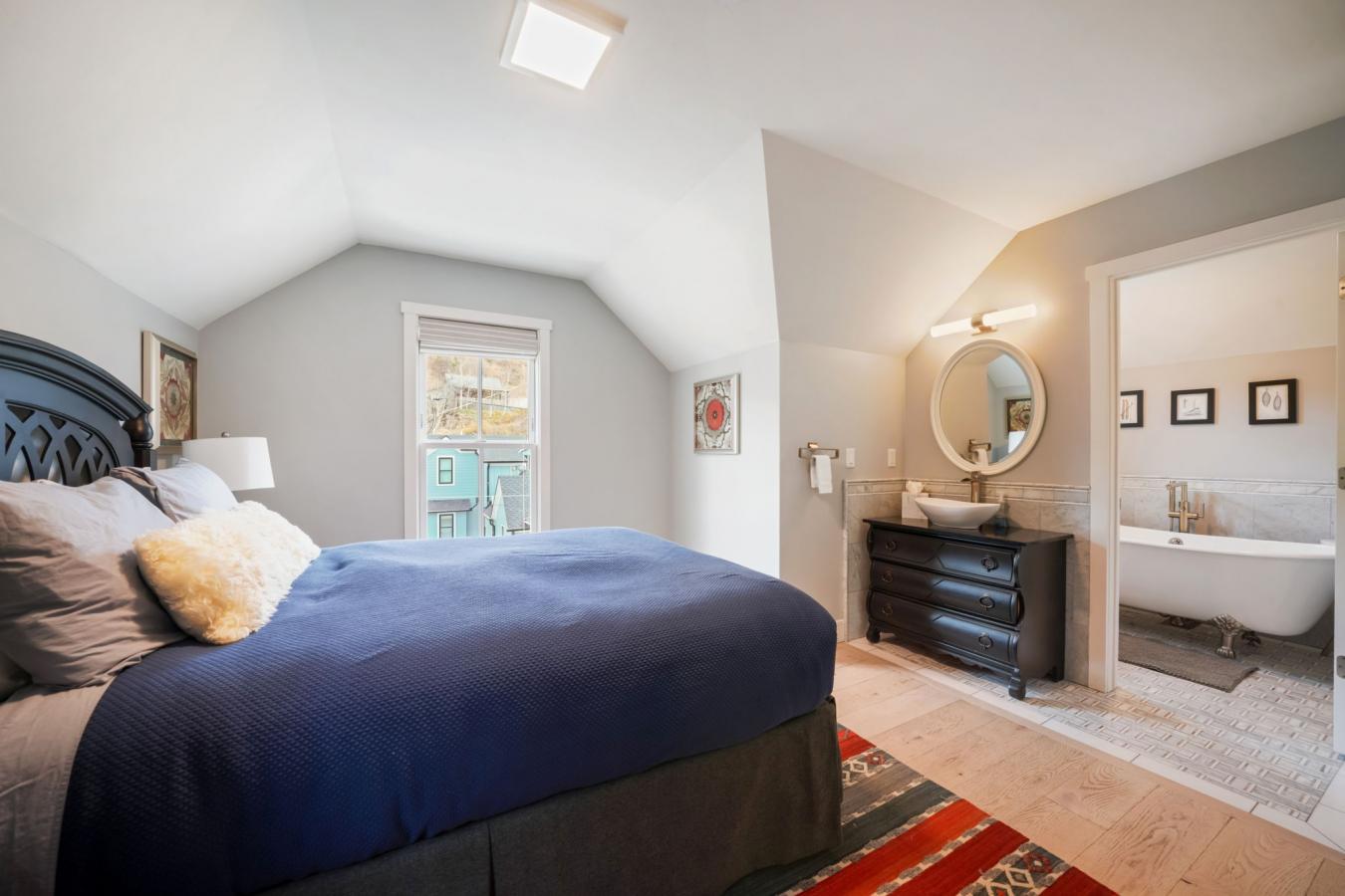 Park City, Utah, 84098, United States, 2 Bedrooms Bedrooms, ,2 BathroomsBathrooms,Residential,For Sale,1990537