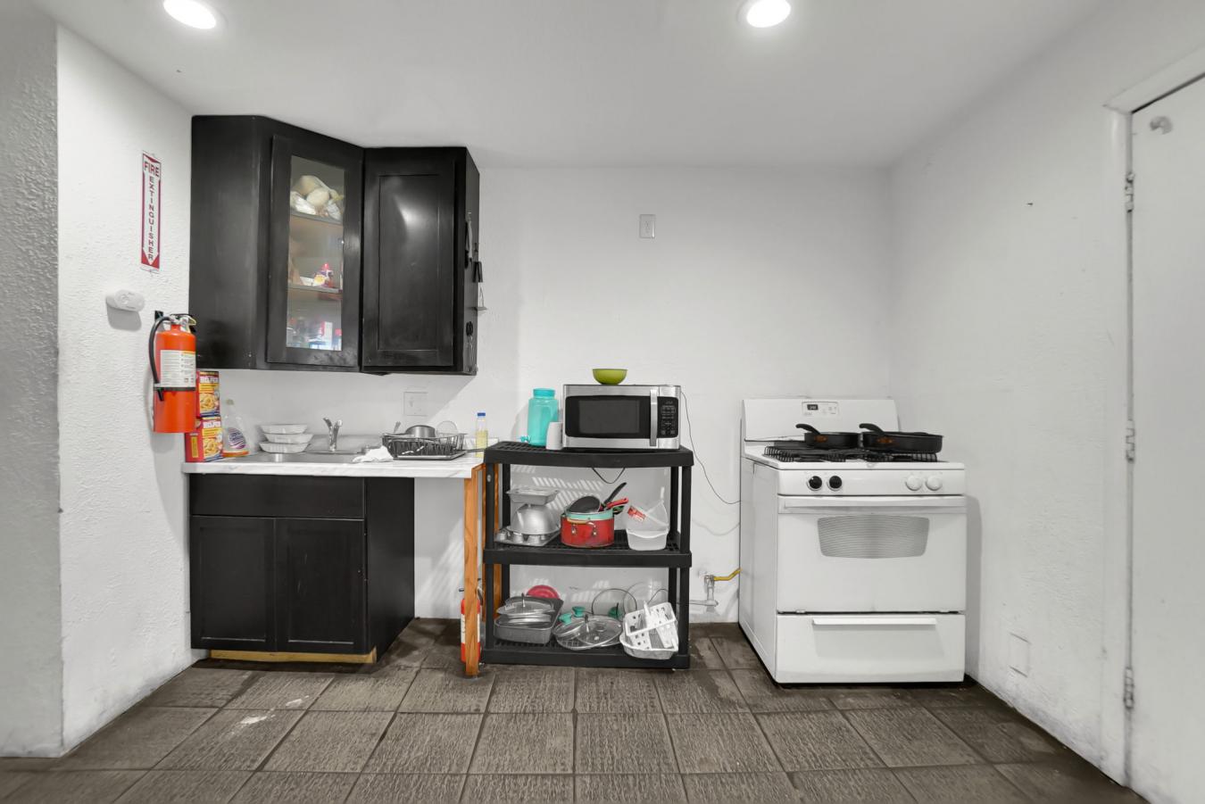 Inglewood, Los Angeles, 90305, United States, 6 Bedrooms Bedrooms, ,3 BathroomsBathrooms,Residential,For Sale,1990535