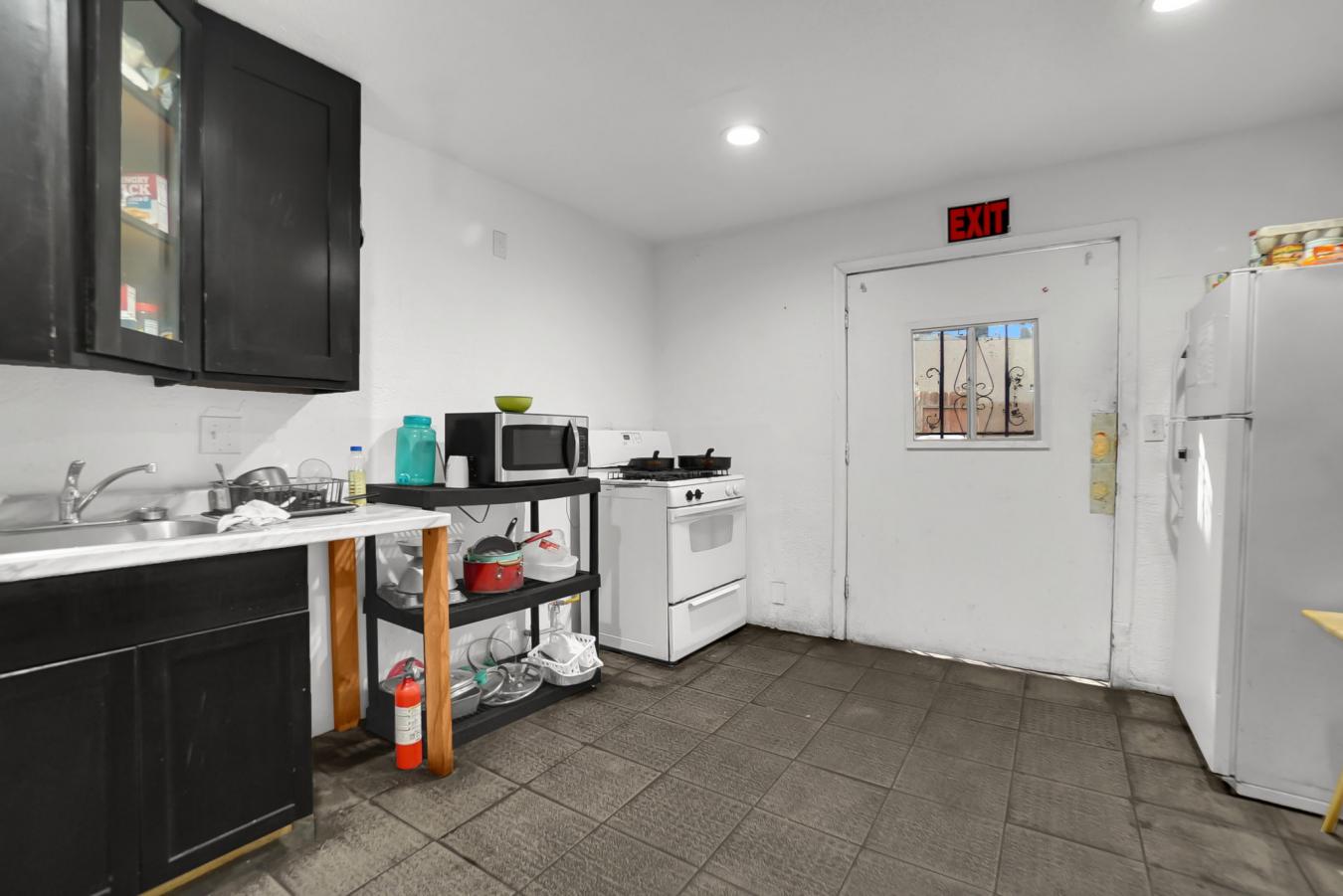 Inglewood, Los Angeles, 90305, United States, 6 Bedrooms Bedrooms, ,3 BathroomsBathrooms,Residential,For Sale,1990535