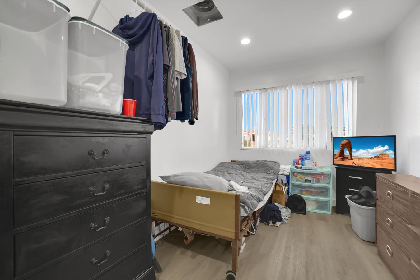 Inglewood, Los Angeles, 90305, United States, 6 Bedrooms Bedrooms, ,3 BathroomsBathrooms,Residential,For Sale,1990535