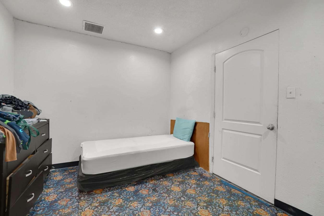 Inglewood, Los Angeles, 90305, United States, 6 Bedrooms Bedrooms, ,3 BathroomsBathrooms,Residential,For Sale,1990535