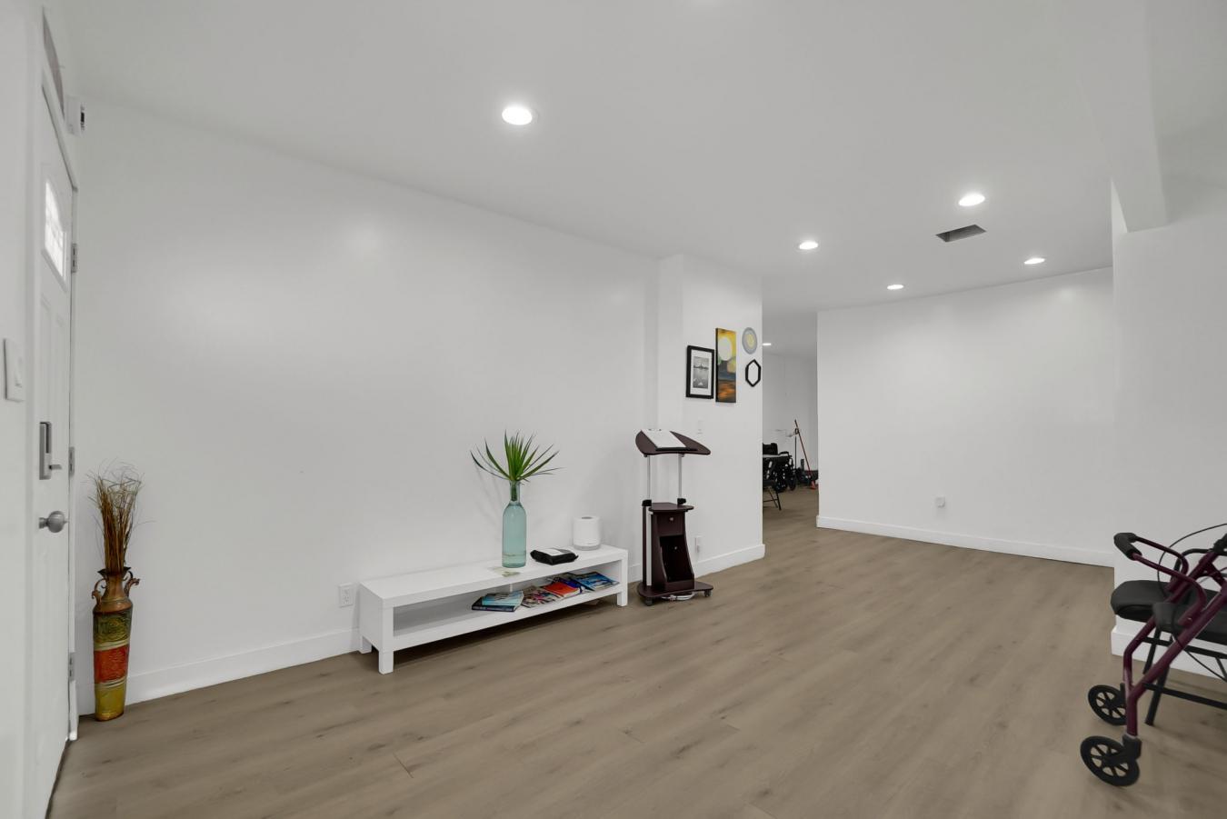 Inglewood, Los Angeles, 90305, United States, 6 Bedrooms Bedrooms, ,3 BathroomsBathrooms,Residential,For Sale,1990535