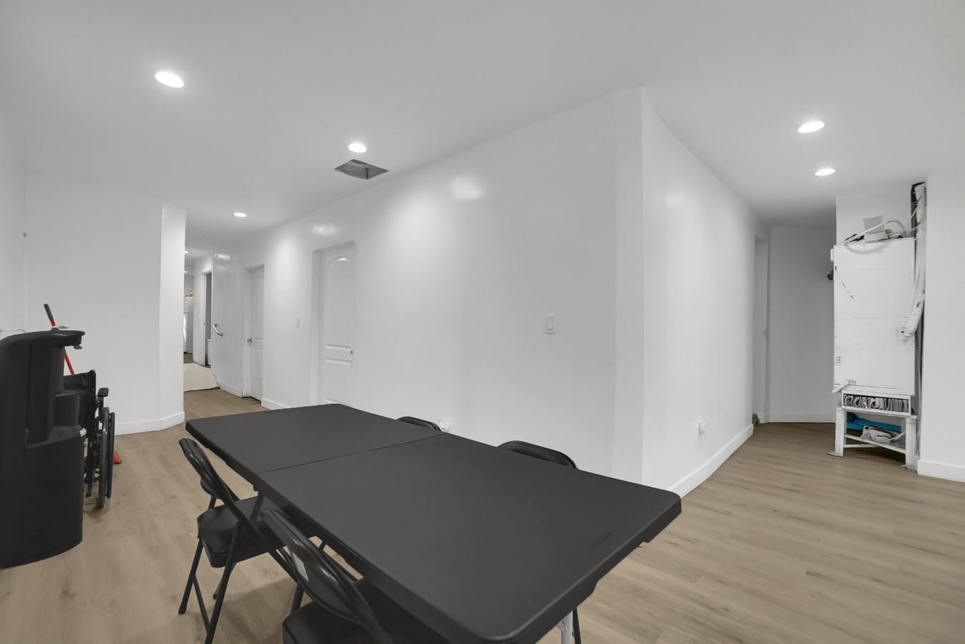 Inglewood, Los Angeles, 90305, United States, 6 Bedrooms Bedrooms, ,3 BathroomsBathrooms,Residential,For Sale,1990535