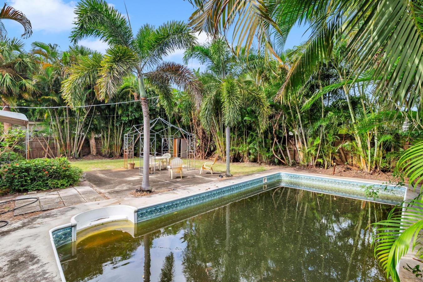 West Palm Beach, Florida, 33405, United States, 2 Bedrooms Bedrooms, ,2 BathroomsBathrooms,Residential,For Sale,1990518