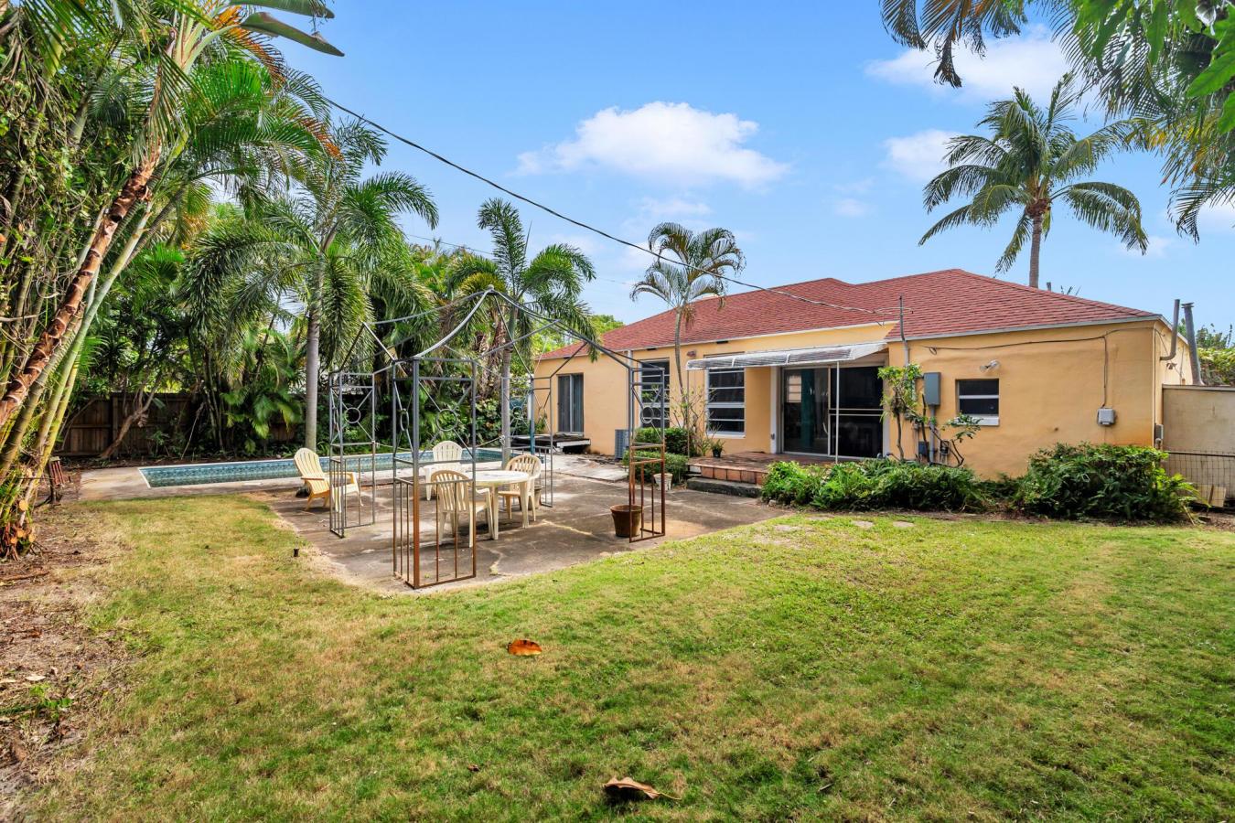 West Palm Beach, Florida, 33405, United States, 2 Bedrooms Bedrooms, ,2 BathroomsBathrooms,Residential,For Sale,1990518