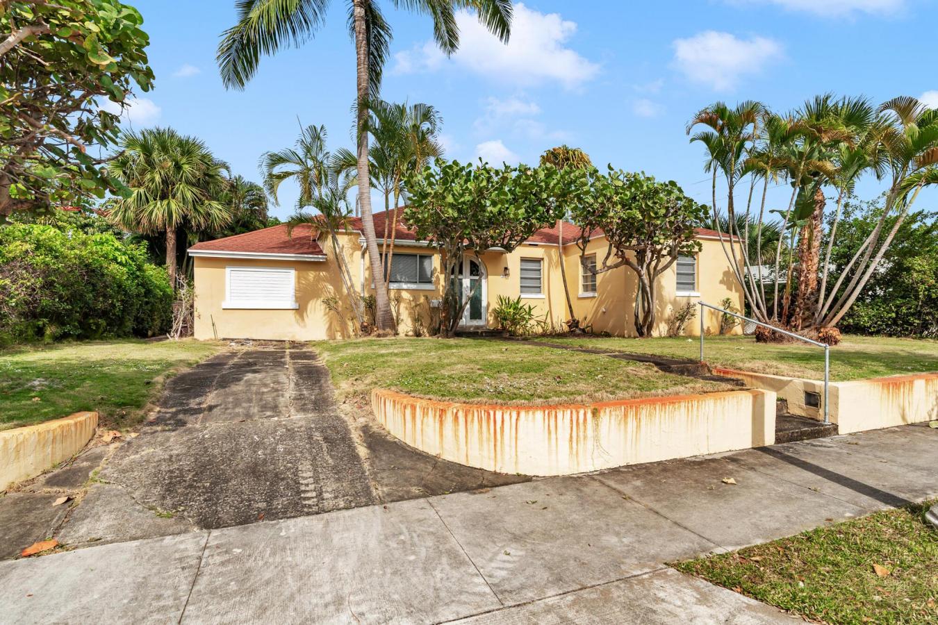 West Palm Beach, Florida, 33405, United States, 2 Bedrooms Bedrooms, ,2 BathroomsBathrooms,Residential,For Sale,1990518