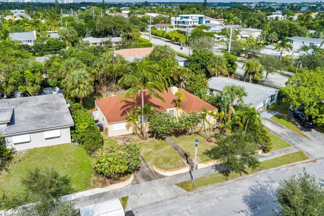 West Palm Beach, Florida, 33405, United States, 2 Bedrooms Bedrooms, ,2 BathroomsBathrooms,Residential,For Sale,1990518