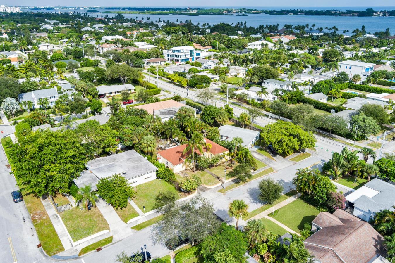 West Palm Beach, Florida, 33405, United States, 2 Bedrooms Bedrooms, ,2 BathroomsBathrooms,Residential,For Sale,1990518