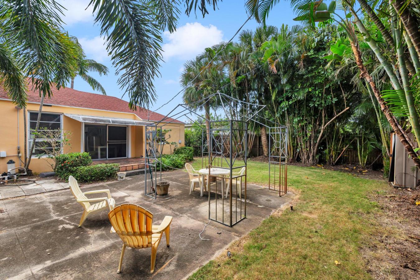 West Palm Beach, Florida, 33405, United States, 2 Bedrooms Bedrooms, ,2 BathroomsBathrooms,Residential,For Sale,1990518