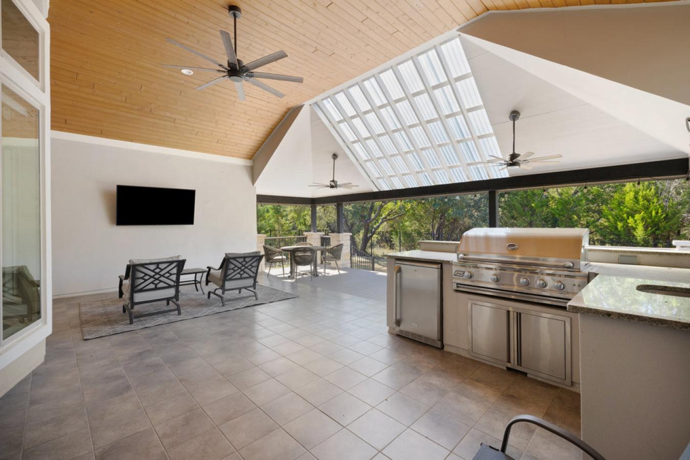 Austin, Travis, 78732, United States, 4 Bedrooms Bedrooms, ,4 BathroomsBathrooms,Residential,For Sale,1990852