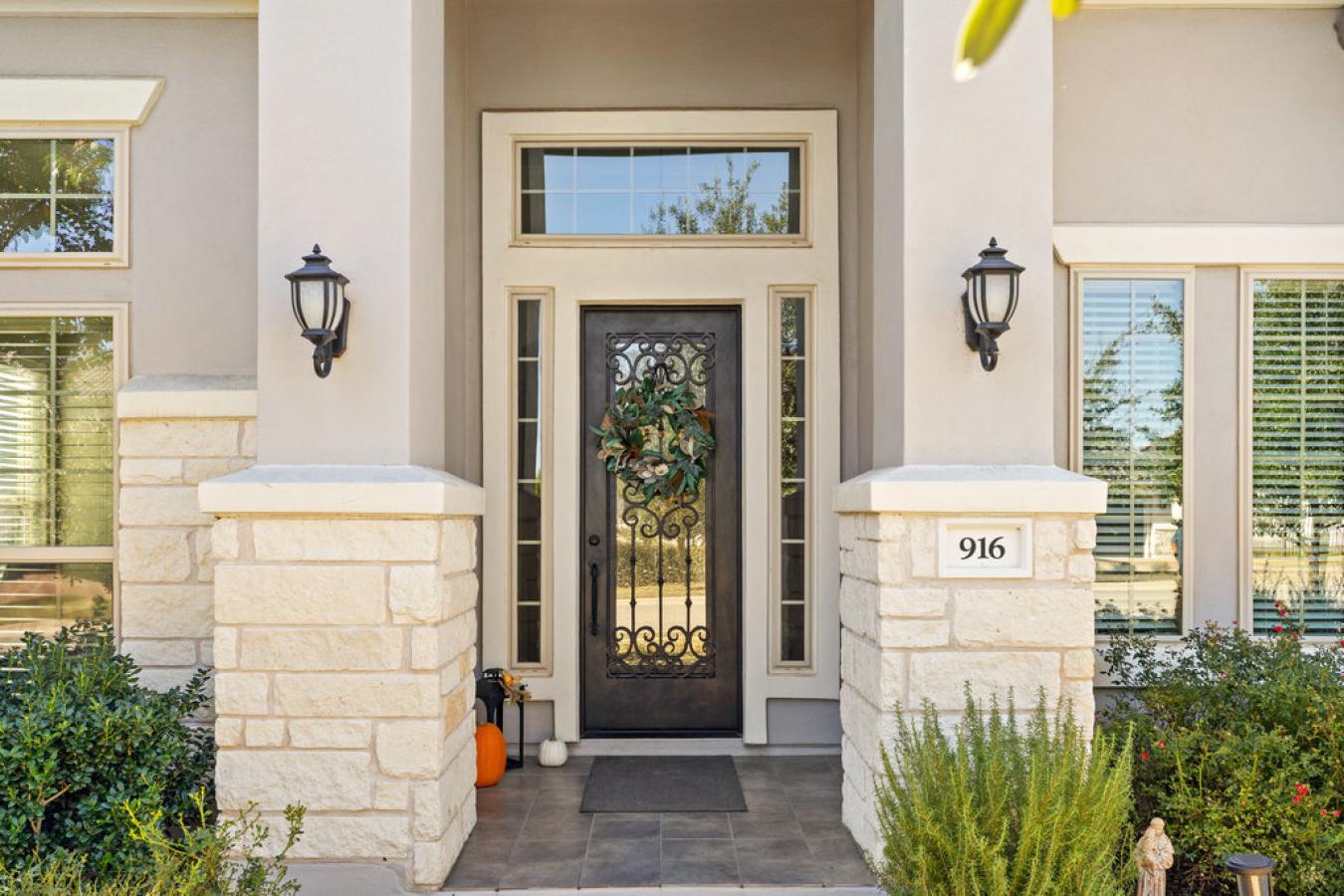 Austin, Travis, 78732, United States, 4 Bedrooms Bedrooms, ,4 BathroomsBathrooms,Residential,For Sale,1990852